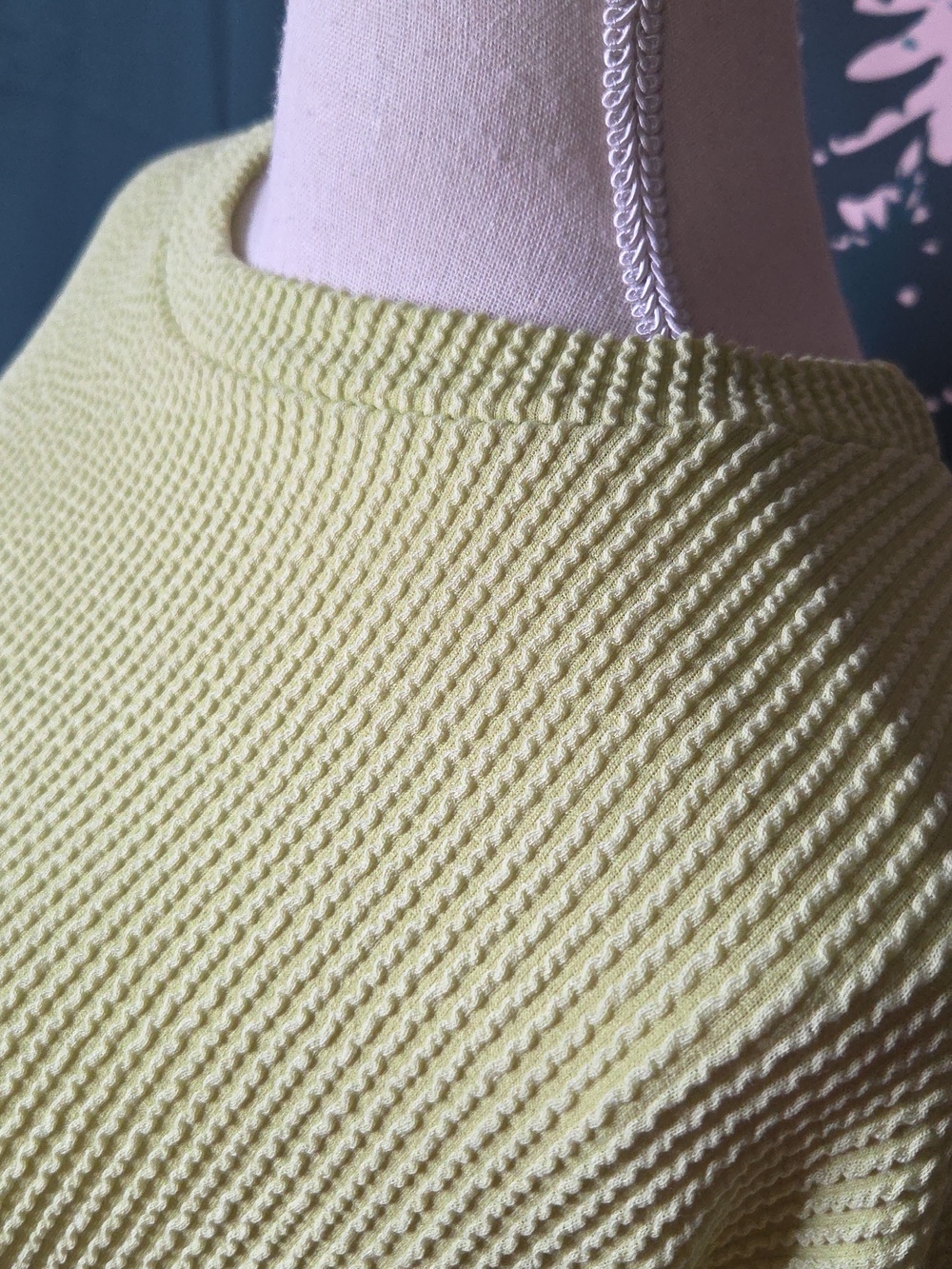 Jennaration Ribbed Split Side Pullover Size M In Lime Green - Picture 3 of 9